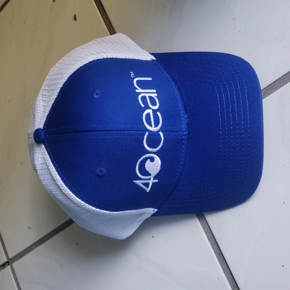 Unique brand new  "4Ocean" embroidered trucker hat - Picture 1 of 4